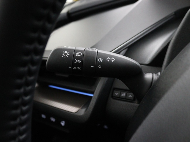 Toyota Prius - 2.0 Plug-in Hybrid 220 Executive Panoramisch dak