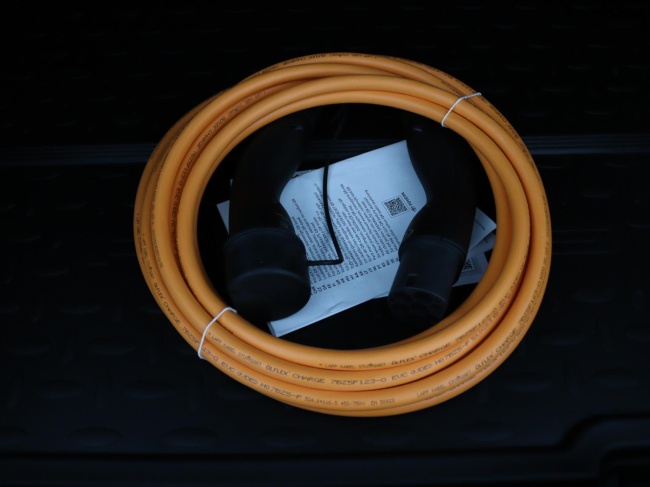 Toyota Prius - 2.0 Plug-in Hybrid 220 Executive Panoramisch dak