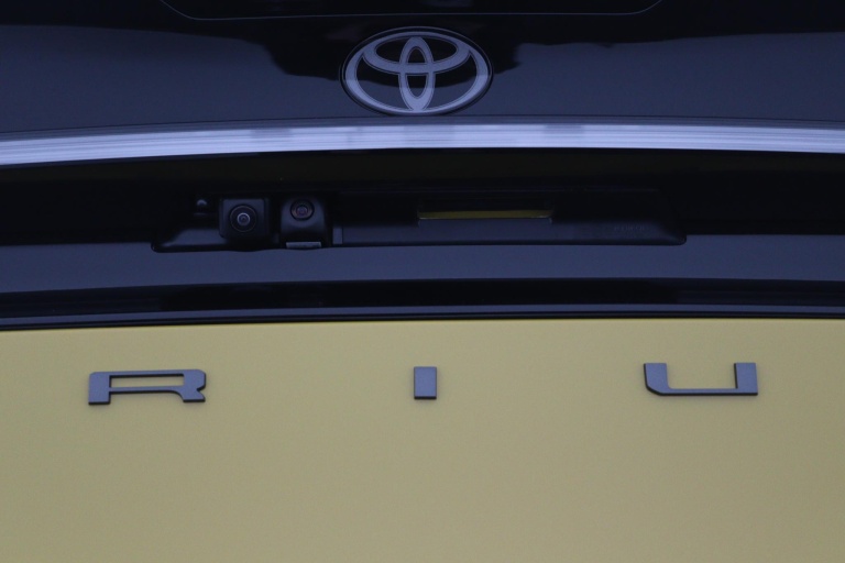 Toyota Prius - 2.0 Plug-in Hybrid 220 Executive Panoramisch dak 35