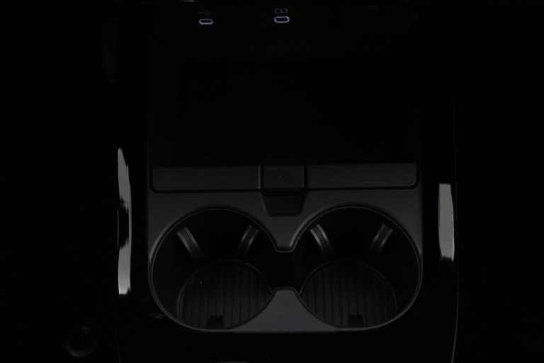 Toyota Prius - 2.0 Plug-in Hybrid 220 Executive Panoramisch dak 40