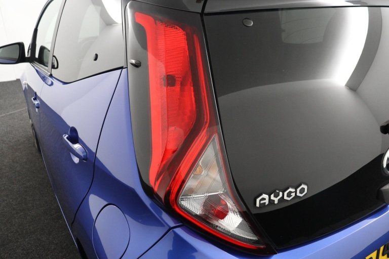 Toyota Aygo - 1.0 VVT-i x-clusiv 40