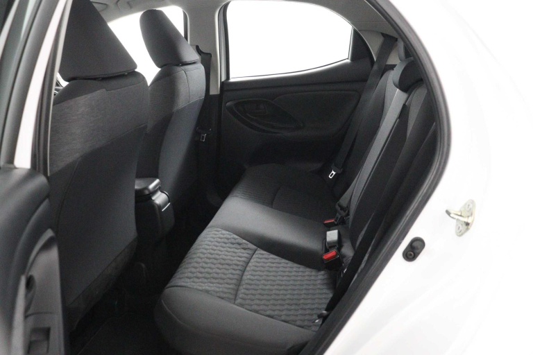 Toyota Yaris - 1.5 Hybrid First Edition 18