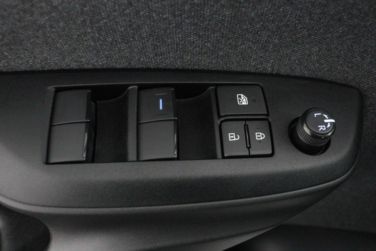 Toyota Yaris - 1.5 Hybrid First Edition 28