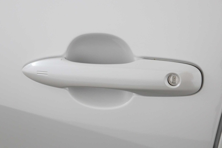 Toyota Yaris - 1.5 Hybrid First Edition 39