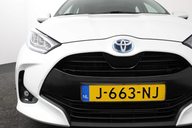 Toyota Yaris - 1.5 Hybrid First Edition 42