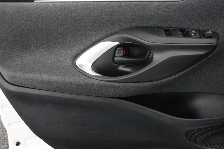 Toyota Yaris - 1.5 Hybrid First Edition 44