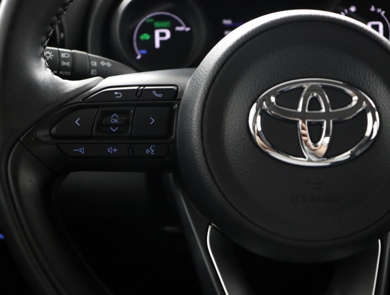 Toyota Yaris - 1.5 Hybrid Dynamic 19