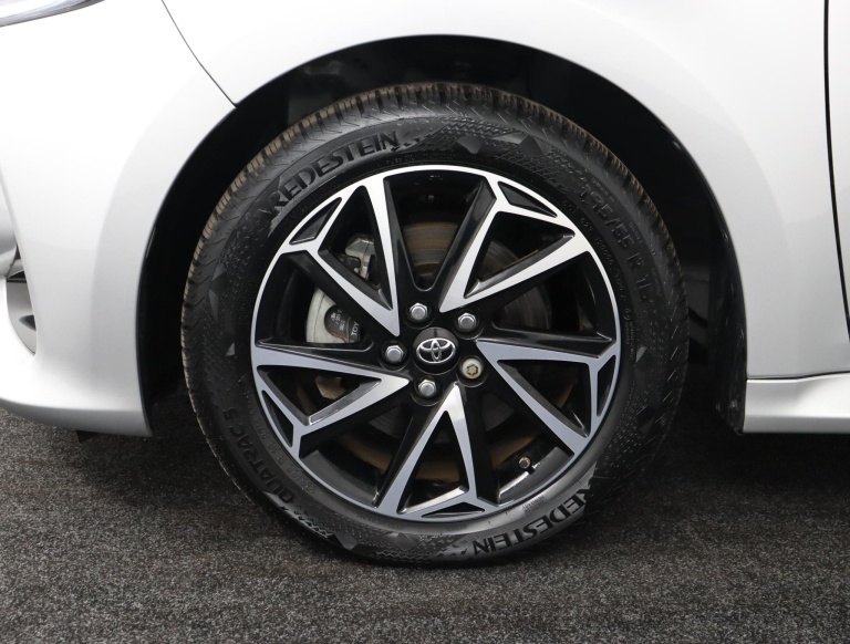 Toyota Yaris - 1.5 Hybrid Dynamic 37