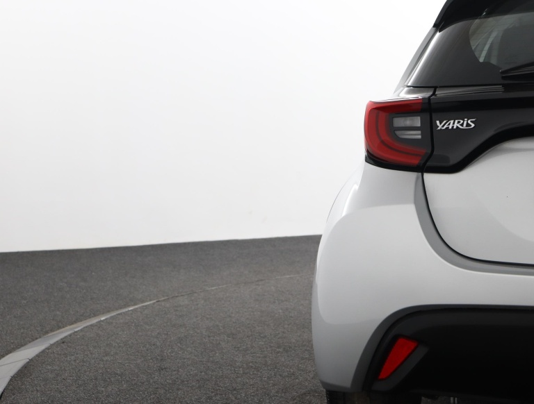 Toyota Yaris - 1.5 Hybrid Dynamic 39