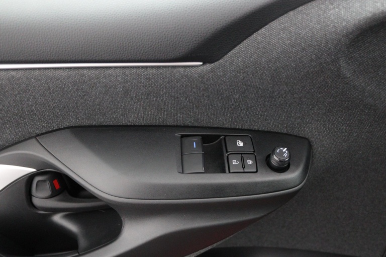 Toyota Yaris - 1.5 VVT-i Active 27