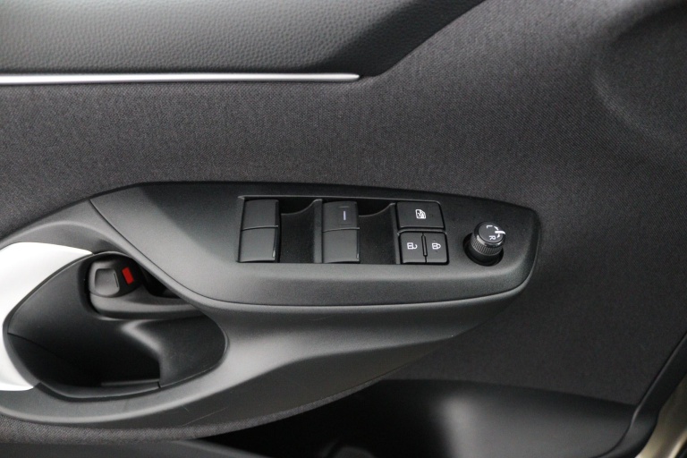 Toyota Yaris - 1.5 Hybrid 115 27