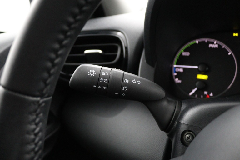 Toyota Yaris - 1.5 Hybrid 115 29