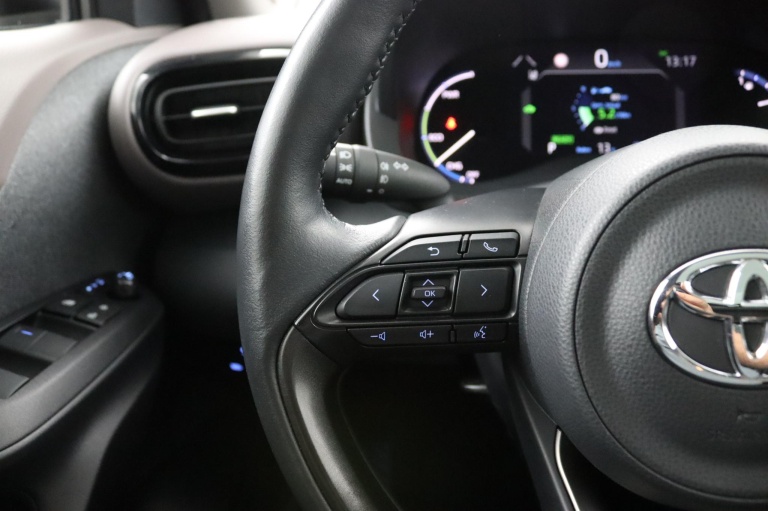 Toyota Yaris Cross - 1.5 Hybrid Executive Plus 18