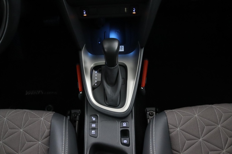 Toyota Yaris Cross - 1.5 Hybrid Executive Plus 24