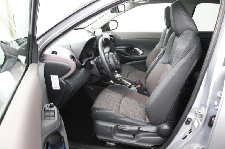 Toyota Yaris Cross - 1.5 Hybrid Executive Plus 9