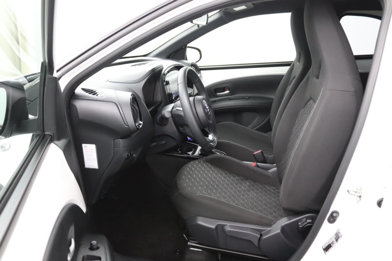 Toyota Aygo X - 1.0 VVT-i S-CVT Pulse 9