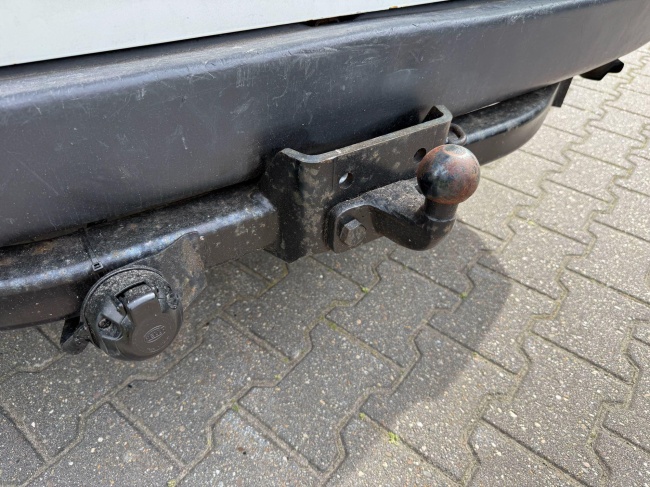 Toyota HiAce - 2.5 D-4D LWB Comfort