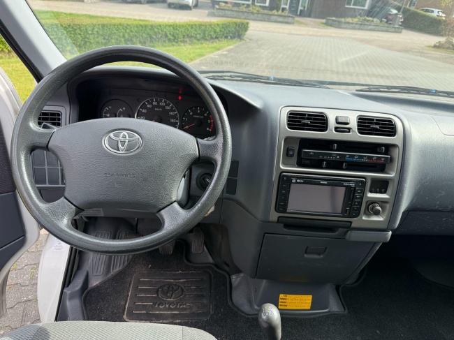 Toyota HiAce - 2.5 D-4D LWB Comfort