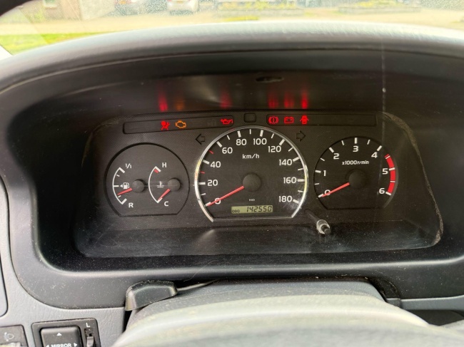 Toyota HiAce - 2.5 D-4D LWB Comfort