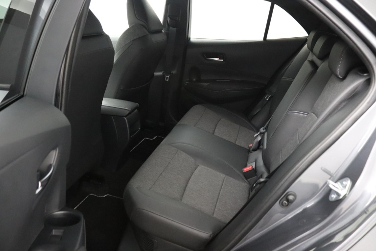 Toyota Corolla - 1.8 Hybrid First Edition 12