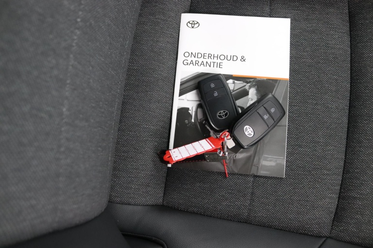 Toyota Corolla - 1.8 Hybrid First Edition 26