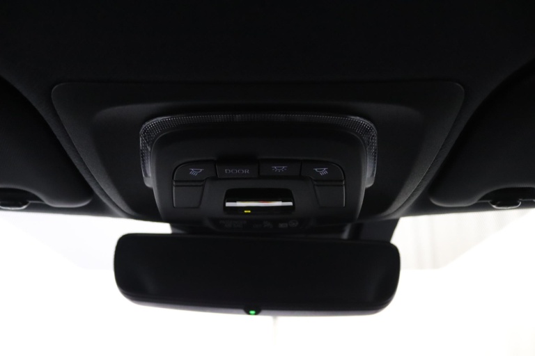 Toyota Corolla - 1.8 Hybrid First Edition 32