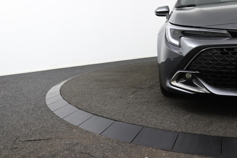 Toyota Corolla - 1.8 Hybrid First Edition 34