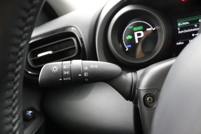 Toyota Yaris - 1.5 Hybrid Dynamic Limited 19