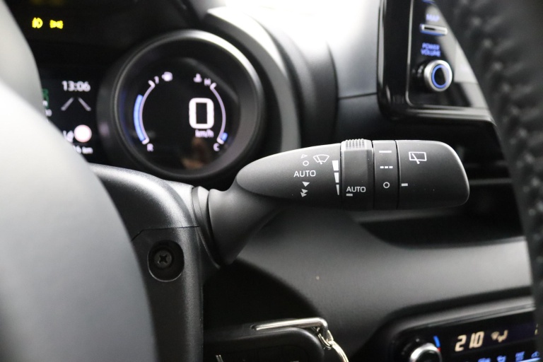 Toyota Yaris - 1.5 Hybrid Dynamic Limited 21