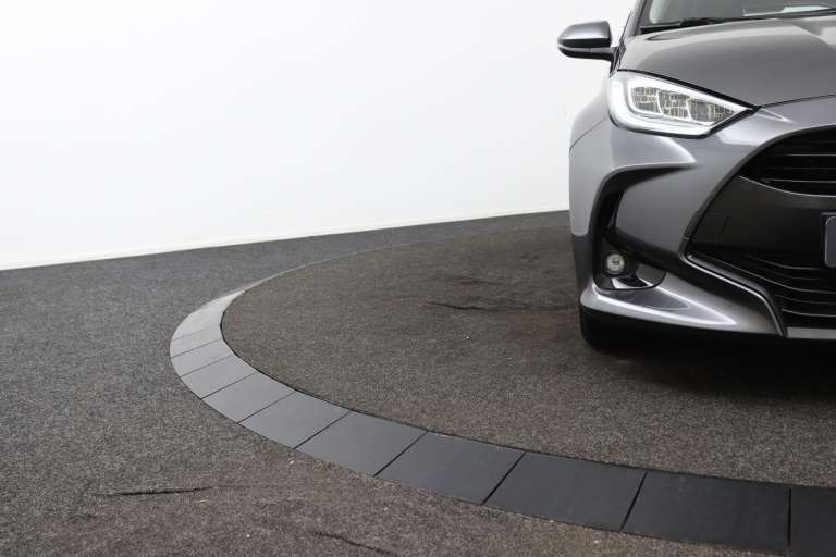 Toyota Yaris - 1.5 Hybrid Dynamic Limited 33