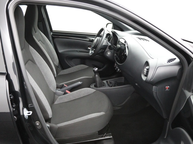 Toyota Aygo X - 1.0 VVT-i MT Play