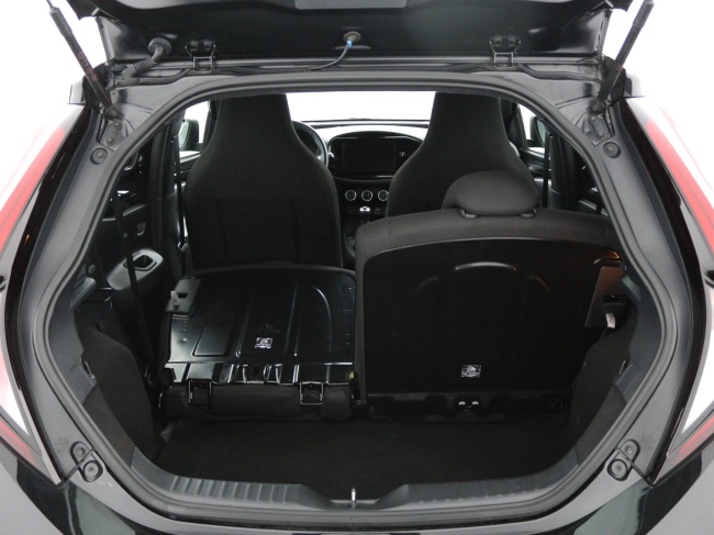 Toyota Aygo X - 1.0 VVT-i MT Play