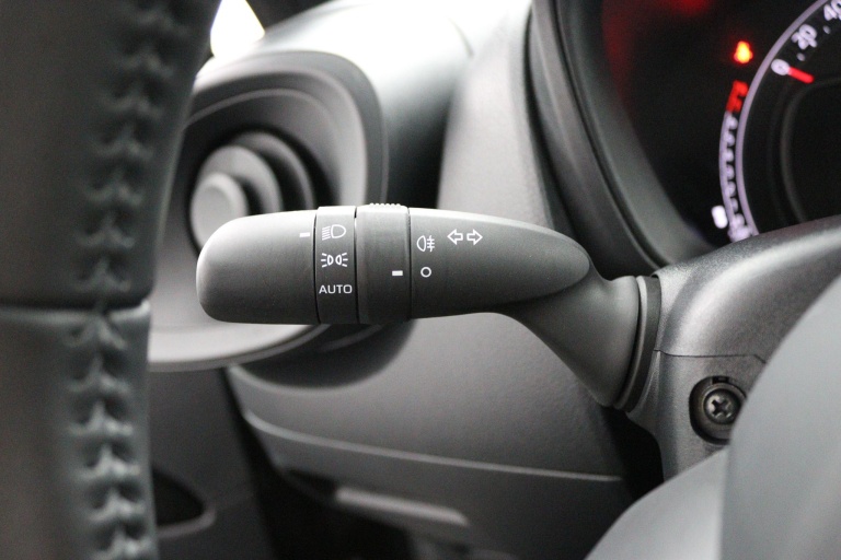 Toyota Aygo X - 1.0 VVT-i MT Play 31