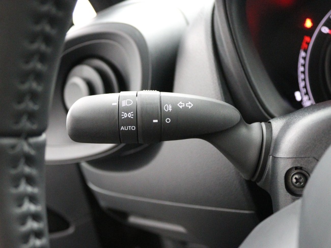 Toyota Aygo X - 1.0 VVT-i MT Play