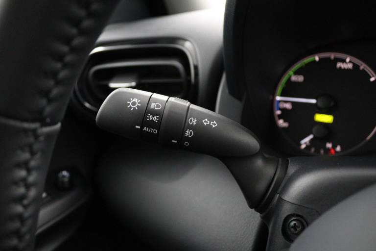 Toyota Yaris - 1.5 Hybrid 115 Active 29