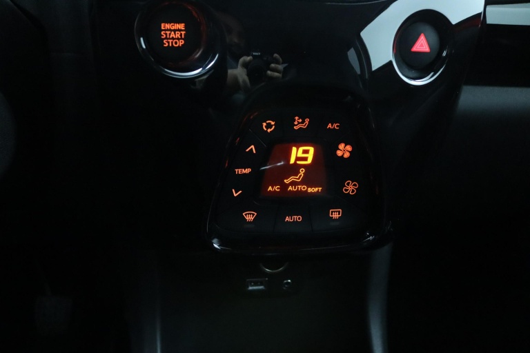 Toyota Aygo - 1.0 VVT-i x-clusiv 16