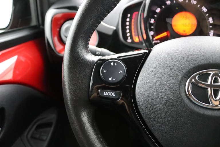 Toyota Aygo - 1.0 VVT-i x-clusiv 17