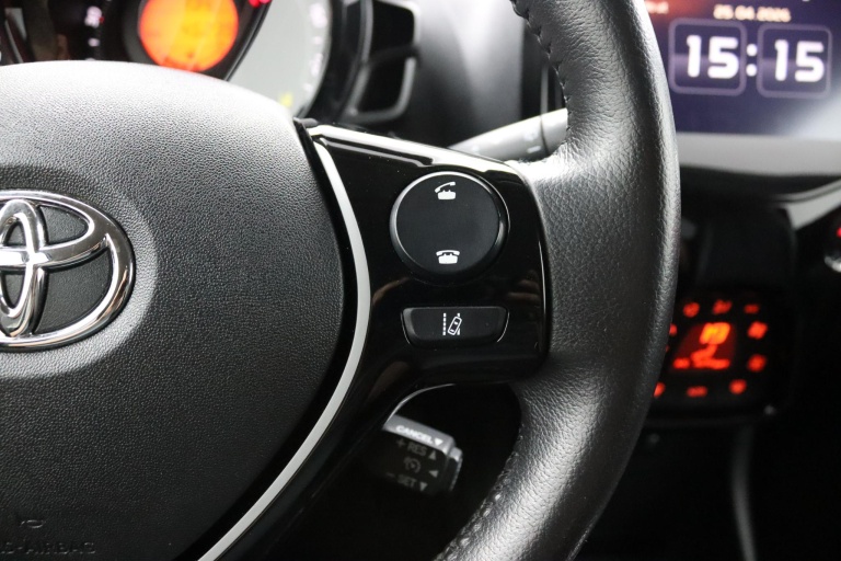 Toyota Aygo - 1.0 VVT-i x-clusiv 18