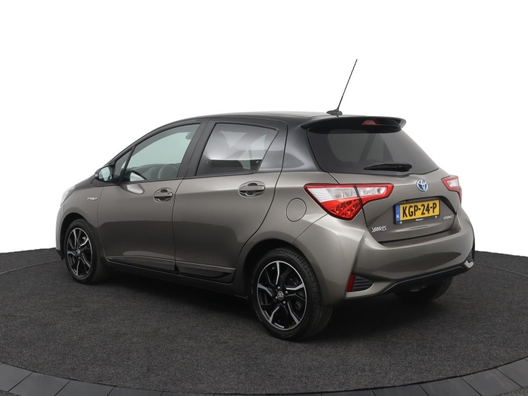 Toyota Yaris - 1.5 Hybrid Bi-Tone 12
