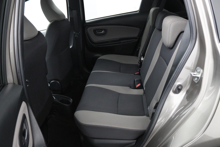 Toyota Yaris - 1.5 Hybrid Bi-Tone 18