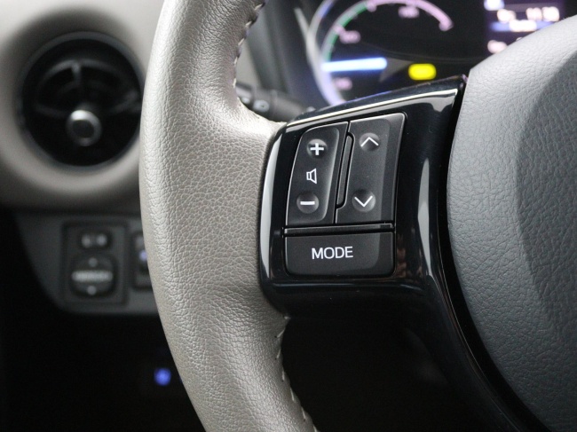 Toyota Yaris - 1.5 Hybrid Bi-Tone