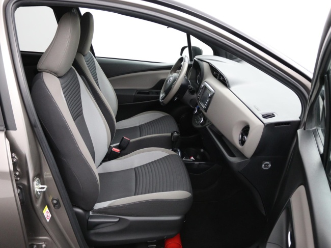 Toyota Yaris - 1.5 Hybrid Bi-Tone