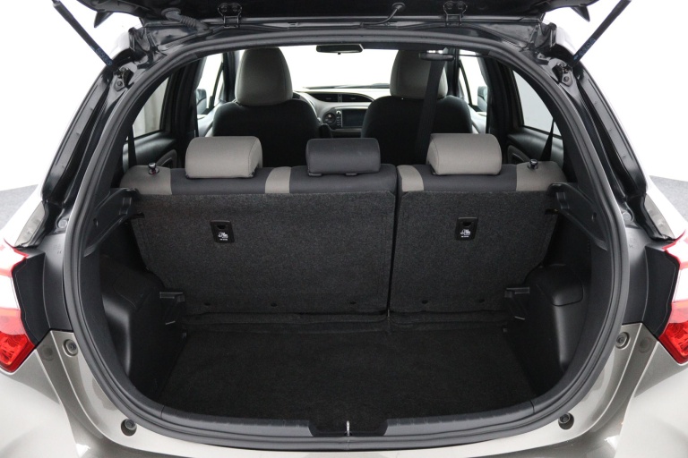 Toyota Yaris - 1.5 Hybrid Bi-Tone 23