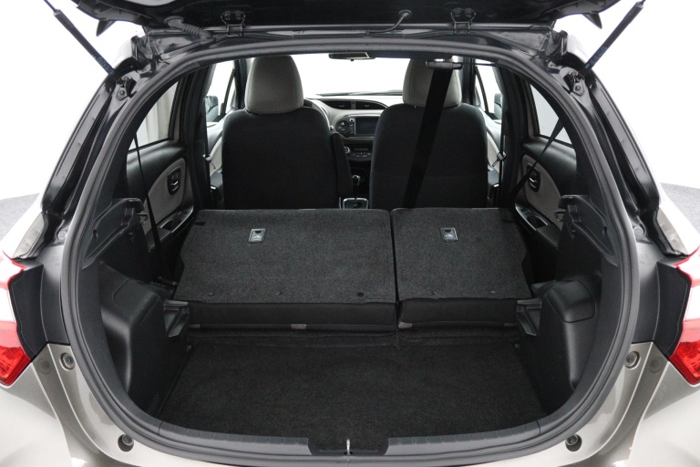 Toyota Yaris - 1.5 Hybrid Bi-Tone 25