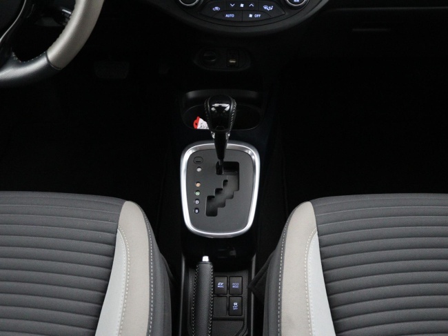 Toyota Yaris - 1.5 Hybrid Bi-Tone