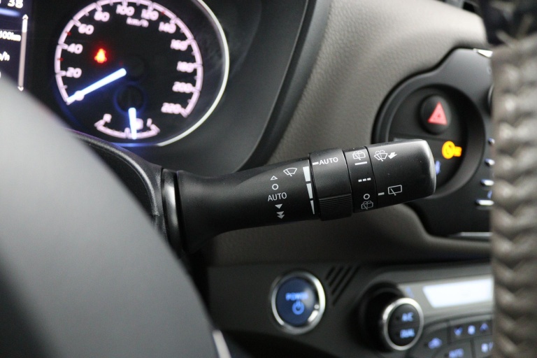 Toyota Yaris - 1.5 Hybrid Bi-Tone 31