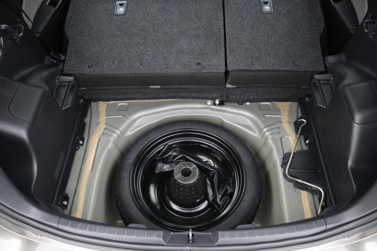 Toyota Yaris - 1.5 Hybrid Bi-Tone 33