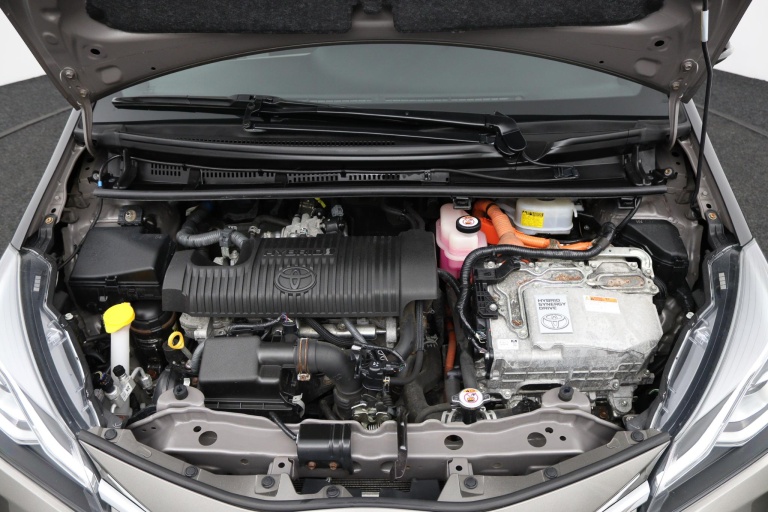 Toyota Yaris - 1.5 Hybrid Bi-Tone 34