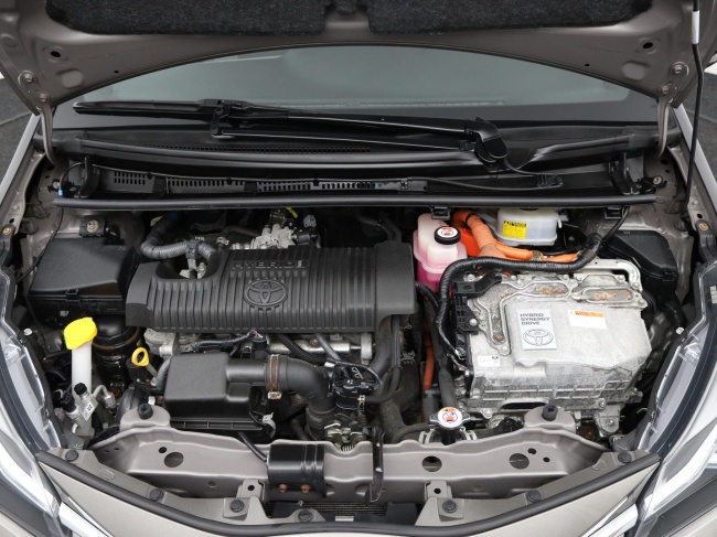 Toyota Yaris - 1.5 Hybrid Bi-Tone