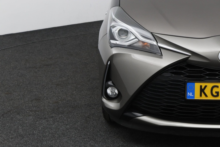 Toyota Yaris - 1.5 Hybrid Bi-Tone 35